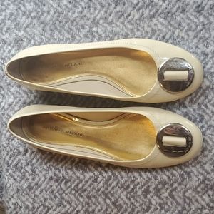 Antonio Melani tan flats size 9M